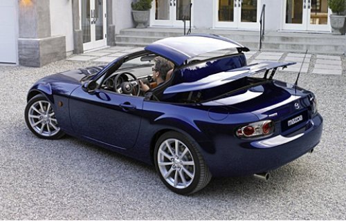 Вполне возможно, что в 2007 году MX-5 Roadster Coupe появится и в России.