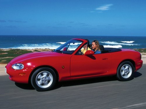 А это — «оригинал», Mazda MX-5 Miata.