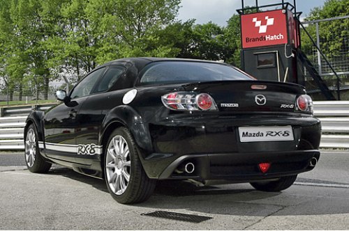 Настоящие гонщики, несомненно, оценят серебристую крышку лючка бензобака и наклейки&nbsp«RX-8» на…