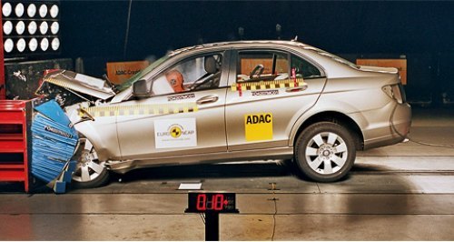Внешность нового Mercedes C-class до сих пор вызывает жаркие дискуссии. Зато высокие оценки за…