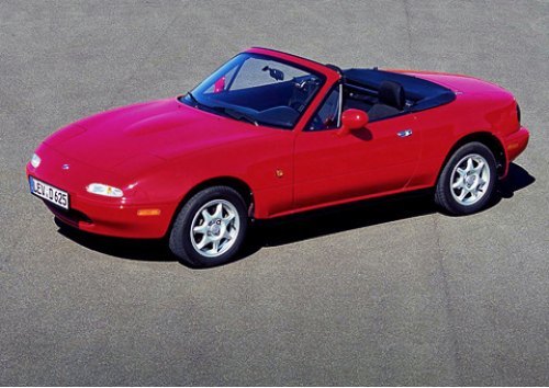 Девичье имя MX-5 — Miata. В 1989 году двухместный родстер серии NA дебютировал со 120-сильной…
