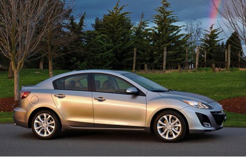 Mazda3 первого поколения предлагалась исключительно в двух видах кузова — седан и пятидверный…