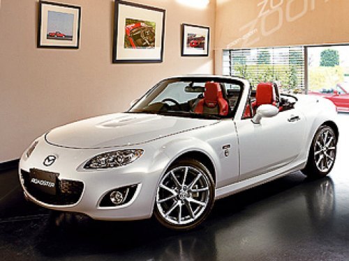 На родстер Mazda MX-5 20th Anniversary ставят колёсные диски с шинами размерностью 205/45 R17.…