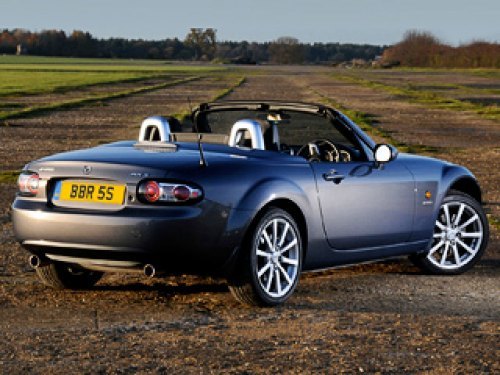 Снаружи «заряженную» версию родстера Mazda MX-5 выдаёт разве что скромный шильдик на крыле.