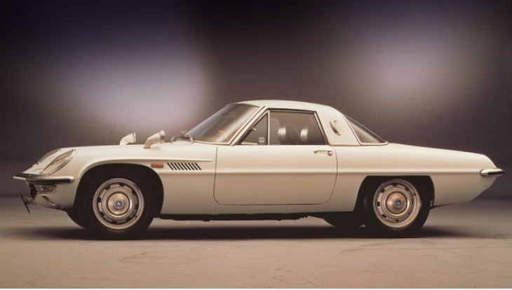 Первое роторное купе — Mazda Cosmo Sport — было запущено в серию 30 мая 1967 года (80 предсерийных…