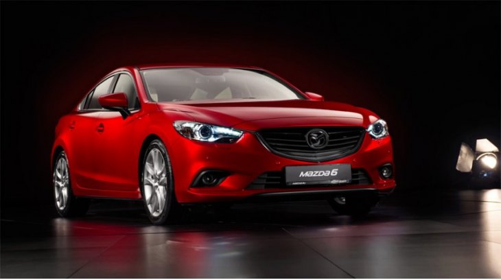 Mazda6 прибавила во все стороны: 110 мм в длину (4865), 45 в ширину (1840) и 20 мм в высоту (1460).