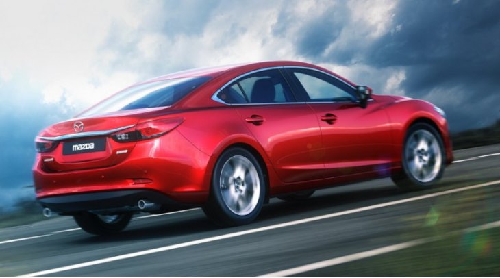 Mazda6, как и CX-5, следит за мертвыми зонами, разметкой и самостоятельно тормозит на небольших…