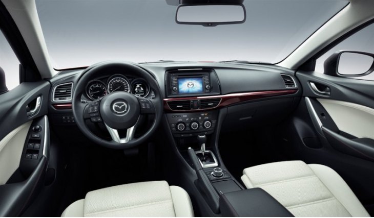 Наиболее дорогая Mazda6 2.5 — машина в исполнении Supreme с пакетом № 8, в который входят кожаная…