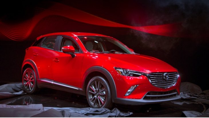 Лицом CX-3 напоминает хэтчбек Mazda2, с которым паркетник делит многие элементы начинки, но кузов у…