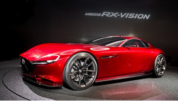 Вероятно, у грядущей серийной машины на базе концепта Mazda RX-Vision двигатель будет смещён в…