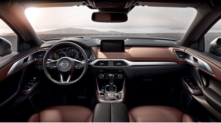 О прежней Мазде CX-9 ничего не напоминает. За доплату можно получить приборную панель с дисплеем…
