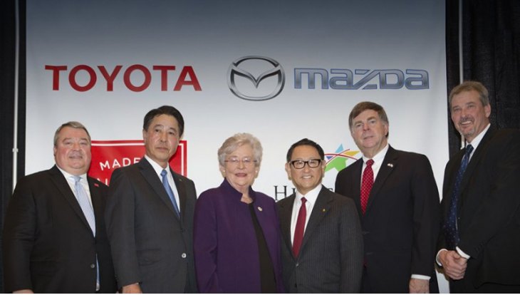 На пресс-конференции, где Mazda и Toyota объявили о начале строительства завода, присутствовали не…
