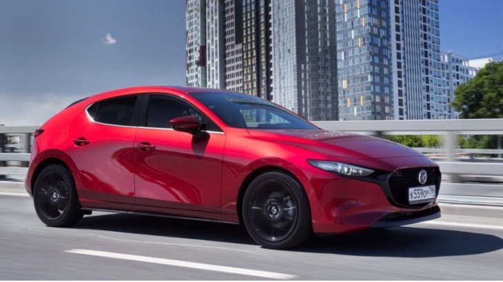 Продажи хэтчбеков Mazda 3 четвёртого поколения стартовали летом, а с 1 октября дилеры принимают…