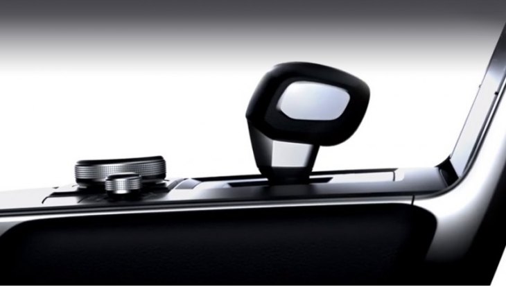 «Конфигурация салона формирует ощущение простора за счёт пустот вокруг центральной консоли,…