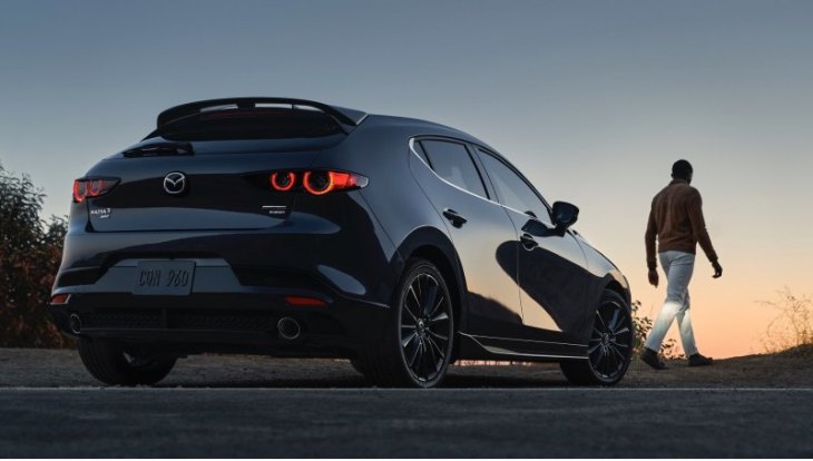 За пятидверку Mazda 3 2.5 Turbo в Штатах просят $30 900 (2,3 млн рублей). Недешево, учитывая, что…
