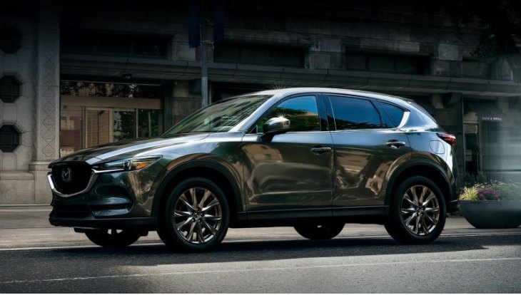 Mazda CX-5 2021 модельного года доступна в США по ценам от $25 570 до $37 405 (1,9–2,8 млн рублей).…