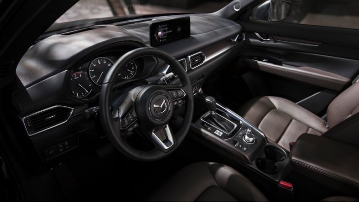 В Штатах любой CX-5 комплектуется активным круиз-контролем с функцией трогания после остановки,…