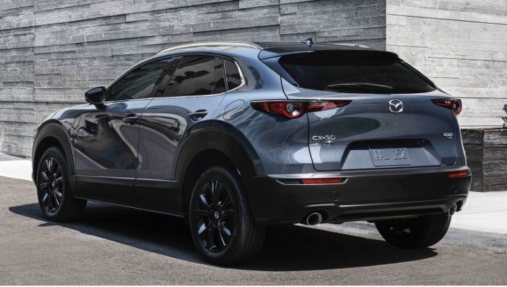 У наддувного CX-30 изначально богатая комплектация. В нее входят радарный круиз-контроль с функцией…