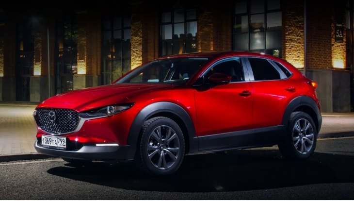 Все версии кроссовера CX-30 будут комплектоваться 150-сильным атмосферником 2.0, с передним или…