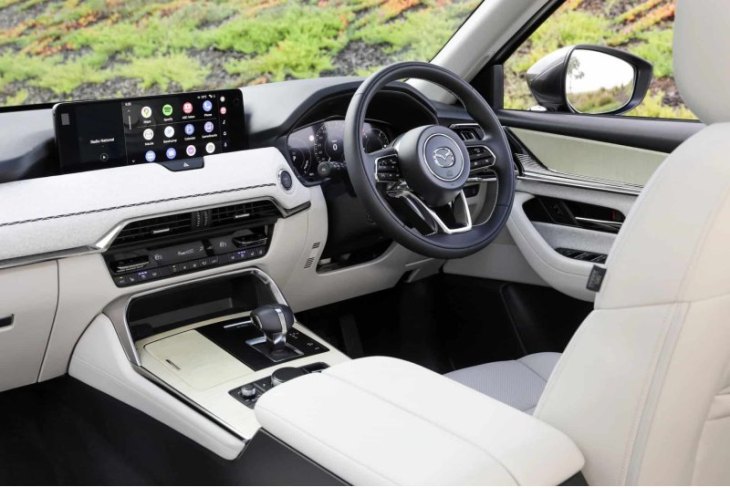 Он, напомним, включает в себя раздельные линзованные светодиодные блоки дальнего и ближнего света,…