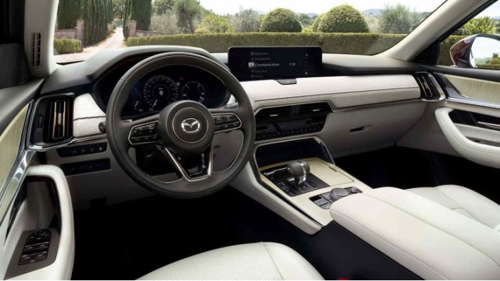 Для CX-80 заявлен как 6-местный, так и 7-местный салон. Внутри машины собираются установить…