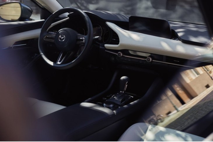 Варианты с турбонаддувом в основном остались, но Mazda3 2.5 Turbo теперь доступна исключительно в…