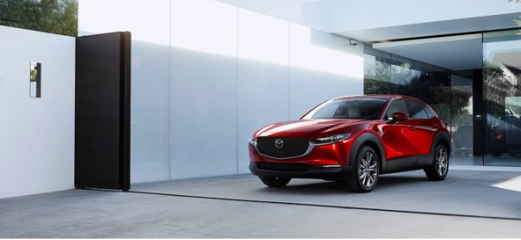 Кроссовер Mazda CX-30 2023 года получает обновления после рекордно высоких цен на бензин
