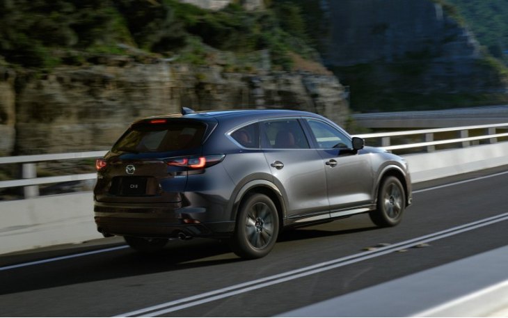 В плане моторов обошлось без изменений. Mazda CX-8 оснащается 2,5-литровыми бензиновыми двигателями…