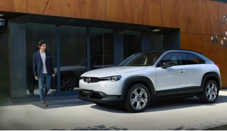 У дилеров в США еще остаются электрокары 2023 года, но их не так много.