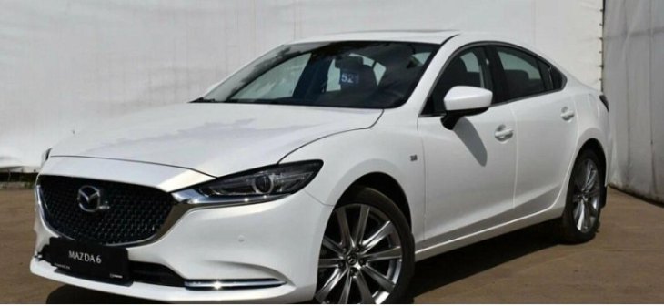 В Россию привезли импортный вариант Mazda6 с двумя моторами на выбор