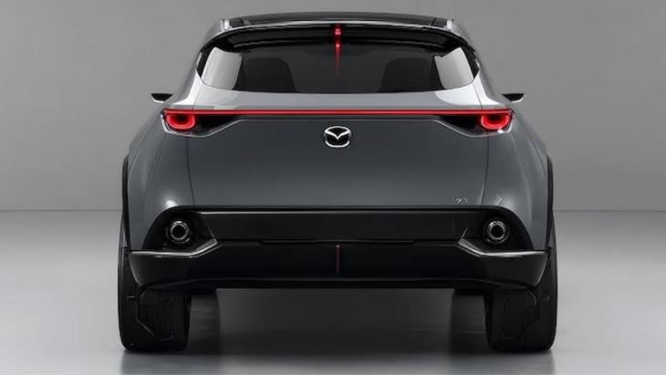 Третье поколение Mazda CX-5 удивит одинаковыми дизайн-решениями с новым Toyota RAV4
