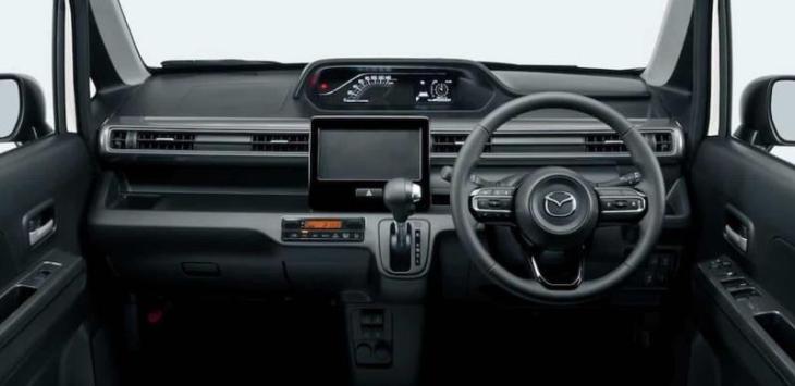 Интерьер обновленного Mazda Flair