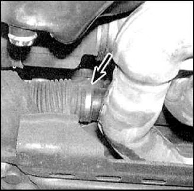 2. Снимите наконечник рулевой тяги и контргайку.