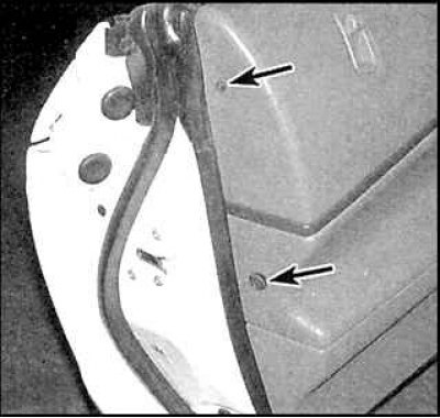 6. Открутите крепежные винты и снимите ручку.