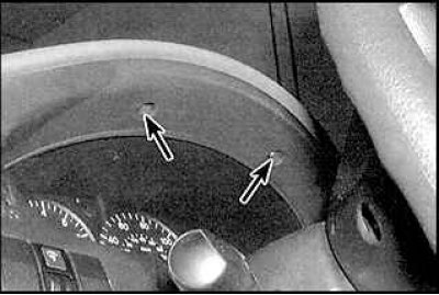 4. На моделях Ford Probe открутите пять крепежных винтов (указаны стрелками) и снимите панель…