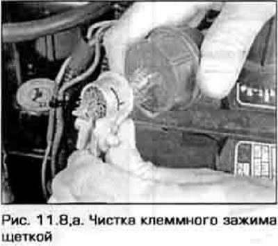 8. Почистете добре кабелните скоби с четка (вижте Фиг. 11.1 - устройство 4 или 7) с разтвор на сода…