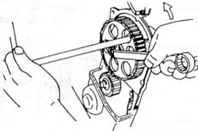 Рис. 23.Удерживало ведущего шкива распределительного вала от отвинчивания крепящего болта