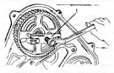 Рис.38. Снятие приводного колесо распределительного вале. Колесо топливного насоса высокого…