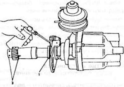 Рис.157. «O»-уплотнение смазать моторным маслом и прокрутить вал распределителя, пока два знака…