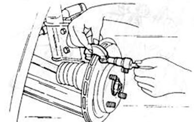 Рис.224. У тормозных дисков заморить в указанном месте толщину.