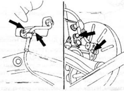 Рис.242. Стрелки указывают на места крепления датчиков скорости задних колес при установленном…