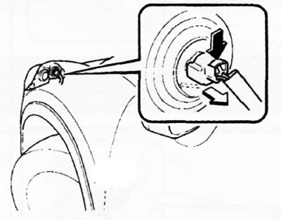 3. Отсоедините электрический разъем от фонаря. Для этого нажмите пальцем на лапку фиксатора разъема…