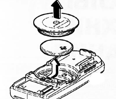 4. Уклоните поклопац батерије и уклоните батерију.