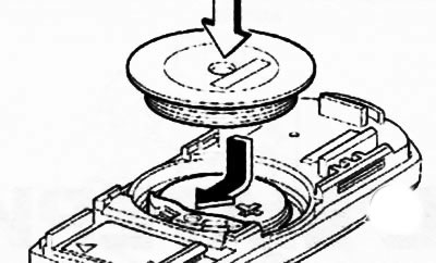 5. Инсталирајте нову батерију тако да позитивна страна буде окренута нагоре. Вратите поклопац…