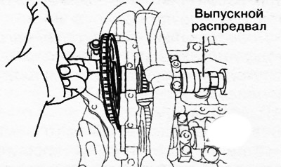 19. Disconnect the sprocket from the exhaust camshaft without removing the drive chain from it.