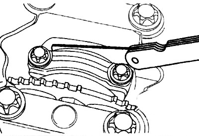 1. С помощью набора плоских щупов измерить боковой зазор нижней головки шатуна. Если измеренное…