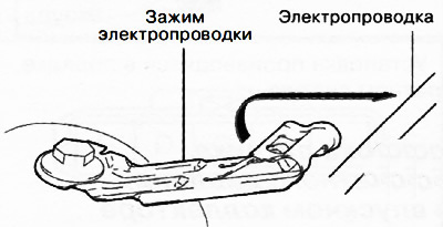 5. Снять жгут проводов с зажимов А и В электропроводки.