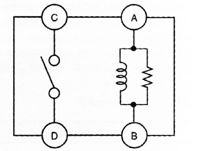 Реле стартера, встановлене в блоці реле та запобіжників, подає живлення на стартер під час…