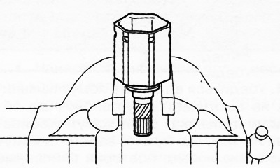 28. Зафиксировать наружное кольцо в тисках.