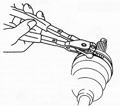 9. Снять хомут пыльника малого диаметра с помощью специальных клещей.